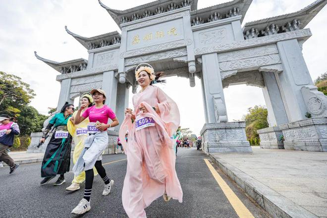 25湾区女子半马浪漫开跑！新利娱乐元旦第一跑！20(图2)