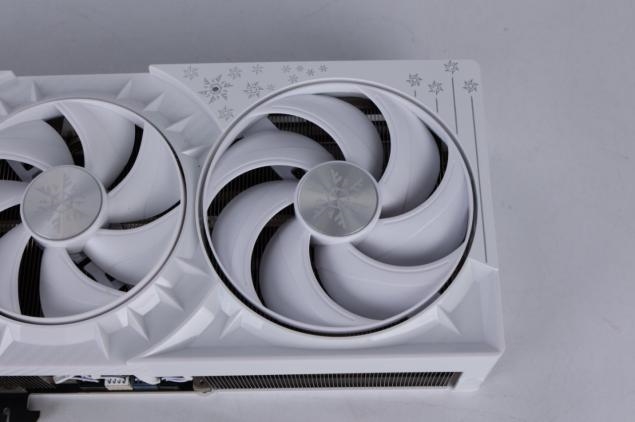 解禁全新AI 兵器库！DLSS 4开启狂暴性能模式！新利体育登录耕升 GeForce RTX 5090 D(图8)